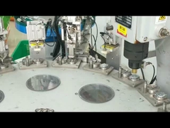 Machine d'assemblage de rivetage à ressort