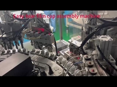 Machine d'assemblage de sacs et bouteilles mous pour perfusion intraveineuse