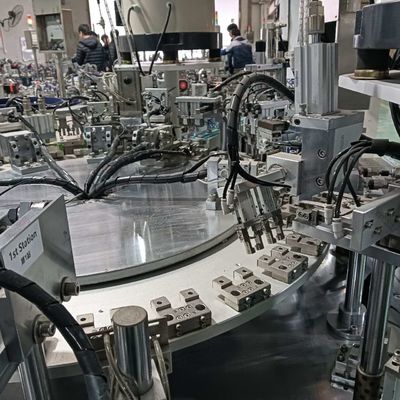 Un bon prix. Machine d'assemblage du capuchon à peau de papier d'infusion automatique en ligne
