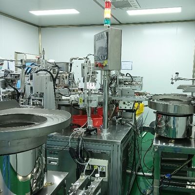 Un bon prix. Machine d'assemblage du bouchon de peau de peau pour perfusion Machine automatique de bouchon de bouteille en ligne