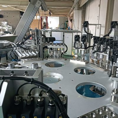 Un bon prix. Machine d'assemblage de capuchon rotatif AC380V Machine automatique de capuchon à vis OEM en ligne