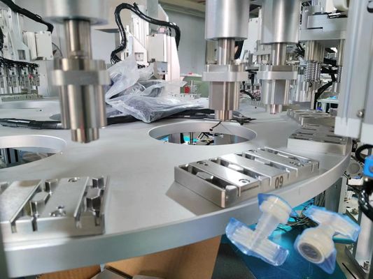 Un bon prix. Machine de soudage à injection à sacs mous en ligne