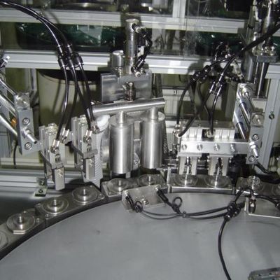 Un bon prix. Machine d'assemblage automatique de type tourne-disque d'aluminium à capuche longue en ligne