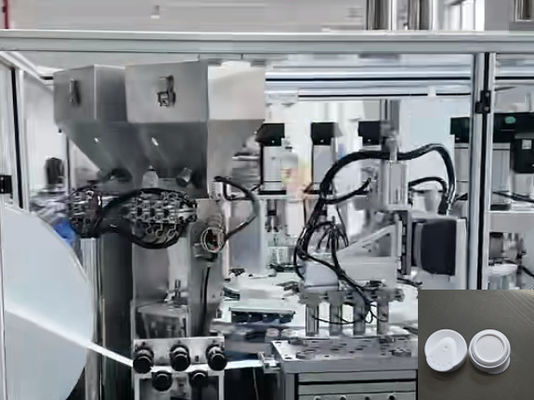 Un bon prix. Précision de l'assemblage de la machine de remplissage du bouchon de sécheur avec servo-moteur et contrôle PLC en ligne