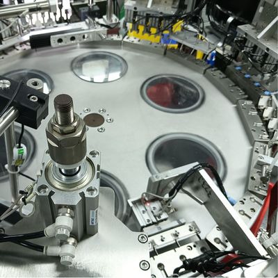 Un bon prix. Machine d'assemblage automatisée non standard à capuche d'iodophore, commande à distance par PLC, fonctionnement de la plaque tournante en ligne