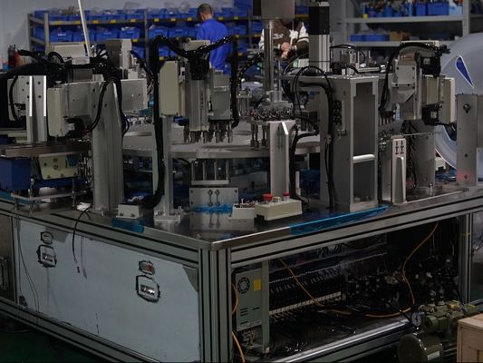 Un bon prix. Machine de remplissage à capuche imperméable à l'humidité contrôlée par télécommande PLC en ligne