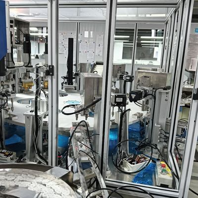 Un bon prix. Machine de soudage automatique à couvercle à films à ultrasons avec station d'essai après chaque station pour assurer le taux de qualification du produit en ligne