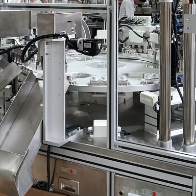 Un bon prix. Machine d'assemblage automatique du capuchon de film de perfusion en acier inoxydable pas facile à rouiller en ligne