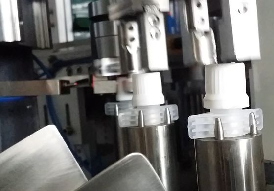 Un bon prix. Machine d'assemblage automatique de servo-coupe à vis à buse à haute performance et à fonctionnement efficace en ligne