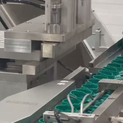 Un bon prix. Machine d'assemblage de bouchons personnalisable avec mécanisme servo 98% d'efficacité en ligne