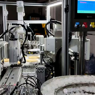Un bon prix. Machine d'assemblage de bouchons CRC avec écran tactile et contrôle par automate programmable en ligne