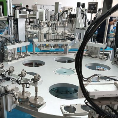 Un bon prix. PLC-Controlled Urine Cap Assembly Machine 2500-7500pcs/h en ligne