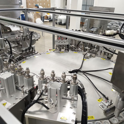Un bon prix. Machine d'assemblage de bouchons Euro personnalisable pour bouchons de perfusion médicale avec une plage de hauteur de bouteille de 50 à 200 mm et alimentation par disque vibrant en ligne