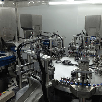 Un bon prix. Machine d'assemblage automatique de ports de tubulure pour poches de perfusion avec un taux de réussite de 99 % et une vitesse de 8000-15000 pièces/heure en ligne
