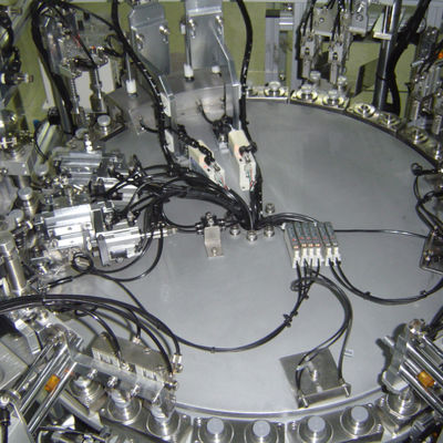 Un bon prix. Machine d'assemblage entièrement automatisée pour les ports d'injection et les ports d'injection de sacs IV avec bouton d'arrêt d'urgence Conforme aux normes ISO GMP 8000-15000 pièces/heure en ligne