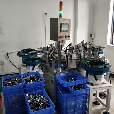 Un bon prix. Machine d'assemblage automatique de rivets à ressort à commande PLC Rotary Chuck Capper en ligne