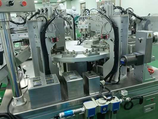 Un bon prix. Machine de moulage par injection automatique 220V Machine de fabrication de seringue par injection en ligne