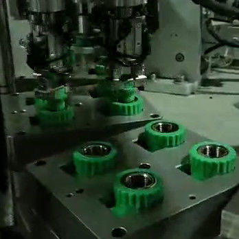 Un bon prix. Machine d'assemblage de tuyaux en acier inoxydable à coude avec fonctionnement à touretable Type mécanique en ligne