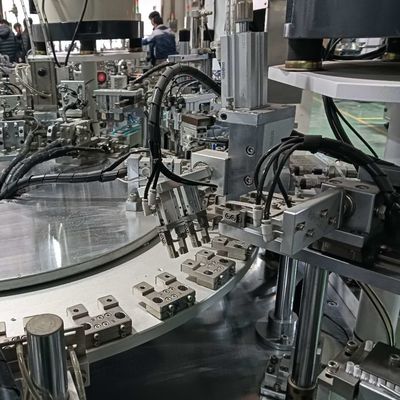 Un bon prix. Certificat CE de la machine automatique de fermeture de bouteilles personnalisable en ligne