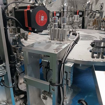 Un bon prix. Machine de revêtement de capuchon CE Machine automatique d'insertion de revêtement de capuchon OEM en ligne