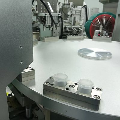Un bon prix. Machine d'assemblage de bouchon en alliage d'aluminium et d'acier inoxydable pour les normes GMP en ligne