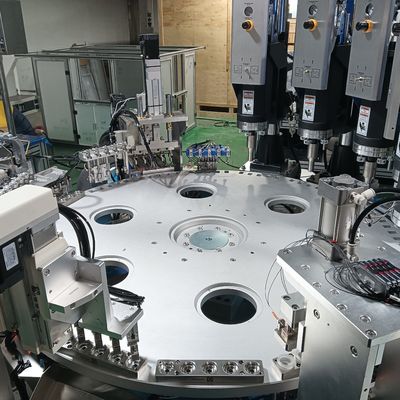 Un bon prix. Machine d'assemblage à haute précision à ultrasons pour bouchons et fermetures en plastique à plusieurs pièces en ligne