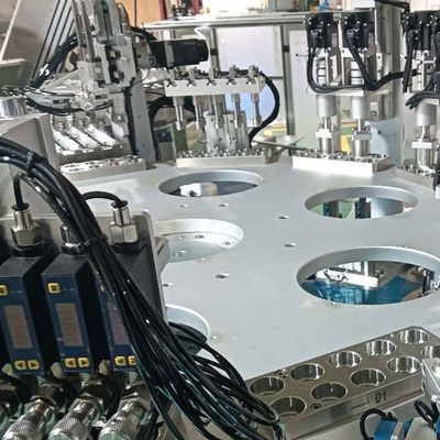 Un bon prix. Machine de fermeture de bouchon de bouteille personnalisée en acier inoxydable automatique en ligne