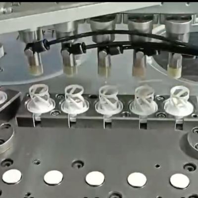 Machine automatique d'assemblage du capuchon du déshydrateur pour les produits médicaux