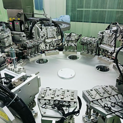 Un bon prix. Une machine d'assemblage automatique à capuche en acier inoxydable dynamique et stable entraînée par des servomotors et des disques d'indexation. en ligne
