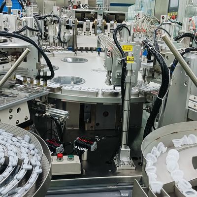 Un bon prix. Machine d'assemblage de capuchon euro en acier inoxydable pour sacs et bouteilles en plastique pour perfusion intraveineuse à surface poli en ligne