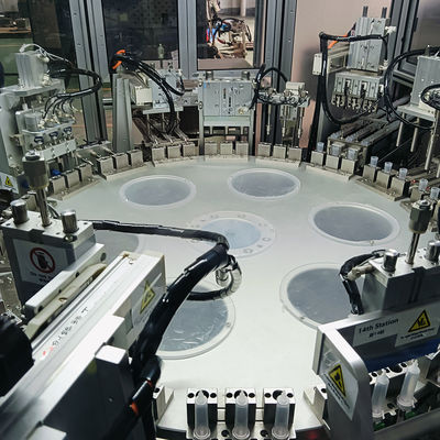 Un bon prix. Machine de soudage par ultrasons Servo-conduite en acier inoxydable Opération automatique Haute efficacité en ligne