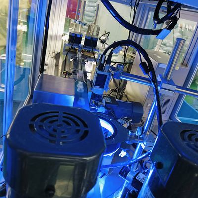Le testeur d'impact du capuchon de perfusion détecte des taches noires, des défauts de corps étrangers, une grande capacité, des vitesses rapides.