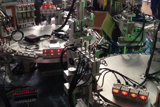 Un bon prix. Machine d'assemblage automatique de l'aiguille d'insuline en acier inoxydable à haut taux de fonctionnement en ligne