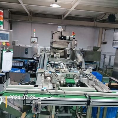 Machine d'emballage automatique personnalisable pour le comptage et l'emballage des produits avec une production précise et des composants
