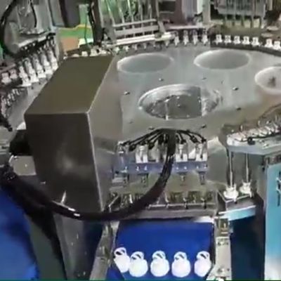 Un bon prix. Machine d'assemblage de bouchon de séchoir personnalisée pour des spécifications et des besoins de capacité spécifiques en ligne