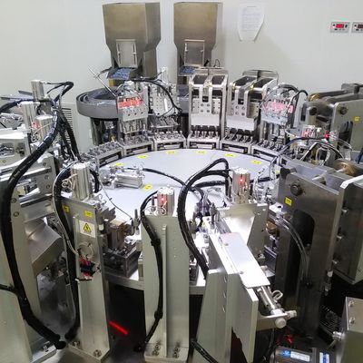 Machine d'assemblage de capuchon à perfusion en acier inoxydable, équipement de bonne qualité, servo-entraînement pour des performances stables