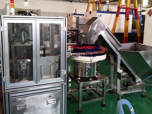 Un bon prix. Machine automatique de fermeture de bouchon entraînée par servo à haute flexibilité en ligne