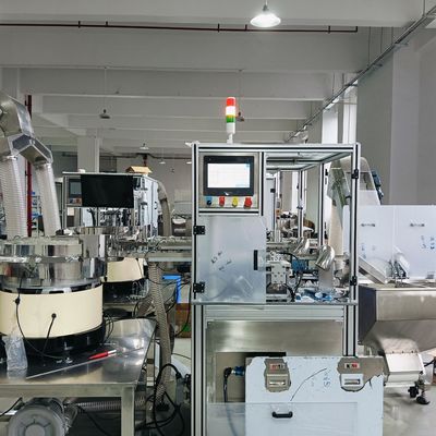 Un bon prix. Machine d'assemblage automatique de bouchon de bouteille de boissons personnalisée selon les besoins du client Fabrication de matériaux en acier inoxydable en ligne