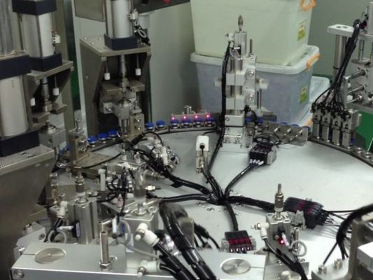Un bon prix. Machine d'assemblage de produits médicaux conformes aux normes ISO et GMP pour les bouchons d'injection et les ports d'injection non en PVC en ligne