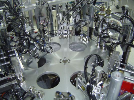 Un bon prix. Machine d'assemblage automatique en aluminium de la tête de lance type tourne-disque fonctionnement stable et efficace en ligne