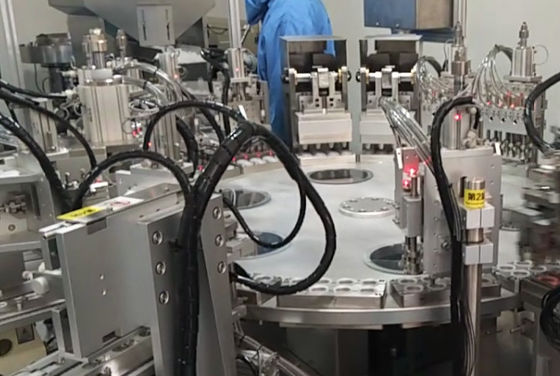 Un bon prix. Compacte et légère, la machine d'assemblage Euro Cap varie en fonction de la vitesse de production. en ligne