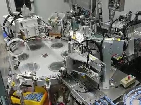 Un bon prix. Capuche d'iodophore Assemblage automatique de la machine Capacité de configuration de l'équipement personnalisé Performance stable en ligne