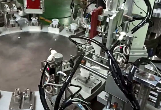 Un bon prix. Machine d'assemblage de produits médicaux personnalisée pour les produits multicomposants et les ports d'aiguille de distribution de perfusion en ligne