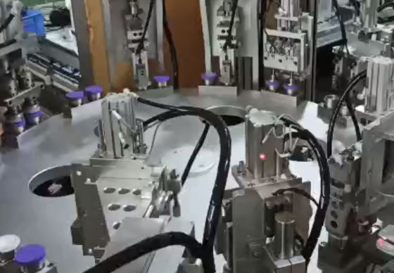 Un bon prix. Contrôle PLC et fonctionnement de l'écran tactile pour faciliter l'entretien et le fonctionnement de la machine d'assemblage des nécessités quotidiennes en ligne