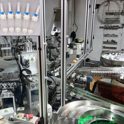 Un bon prix. Machine d'assemblage de produits médicaux personnalisés professionnels pour les gouttes intraveineuses avec inspection et solutions en fibre optique en ligne