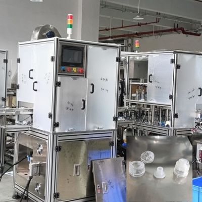 Un bon prix. Machine d'assemblage personnalisable pour les nécessités quotidiennes pour la production à grande vitesse de casquettes en ligne