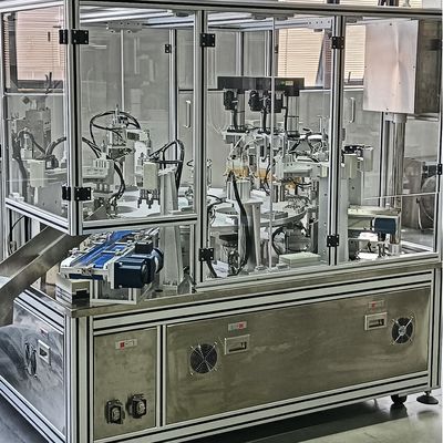 Un bon prix. Cap de langue de canard Cap de dessècheur Machine d'assemblage automatique PLC Contrôle d'affichage d'écran Opération stable Opération en ligne