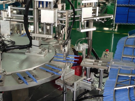 Un bon prix. Assemblage et emballage automatiques de scalpel jetable et de couteau chirurgical avec machine d'assemblage de produits médicaux en ligne