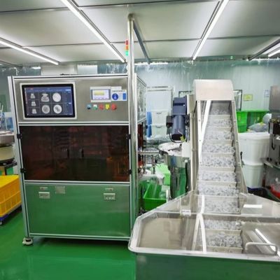 Machine d' inspection d' image précise Pour détecter le capuchon de perfusion Apparaissance des rayures et des taches de surface sur les produits qui remplacent l' inspection traditionnelle de la vue artificielle