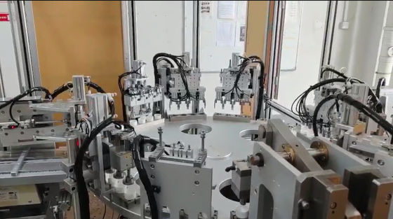Un bon prix. Machine d'assemblage de produits de première nécessité pour l'industrie pharmaceutique et sanitaire en ligne